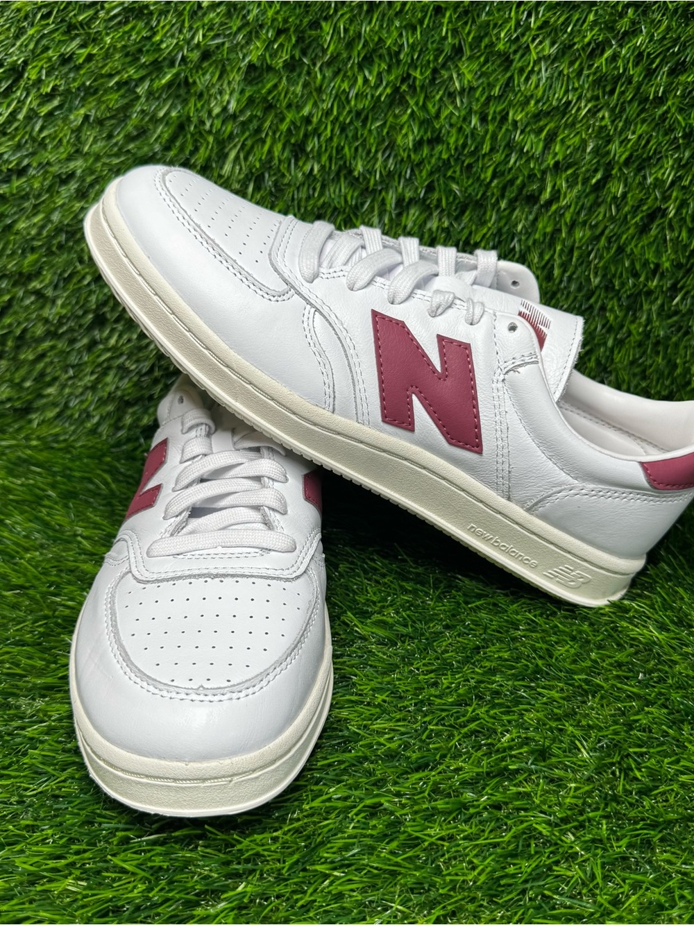 Size 9 - Mens New Balance T500 White Washed Burgundy Low Top Sneaker  CT500LPB
